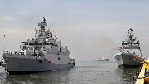 আকাশ ও জলপথে ফেরানো হবে প্রবাসীদের আকাশ ও জলপথে ফেরানো হবে প্রবাসীদের