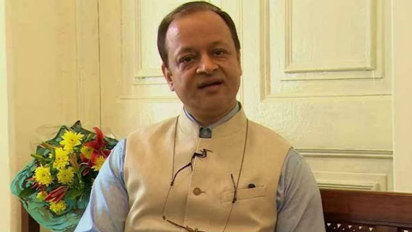 বিদায়বেলায় সঙ্গে নিলেন কিশোরের গান, বদলির চিঠি হাতে বিবেক-কণ্ঠে আবেগঘন নিবেদন