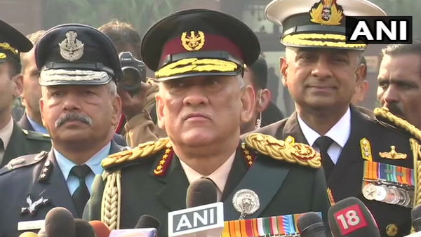 সেনার পুষ্প বৃষ্টি প্রসঙ্গ