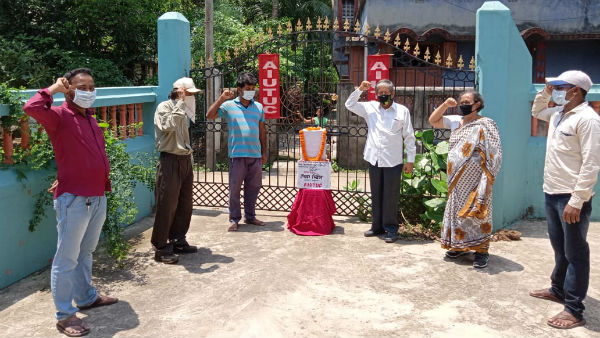 মৃত পরিযায়ী শ্রমিকদের স্মরণে শােক দিবস মৃত পরিযায়ী শ্রমিকদের স্মরণে শােক দিবস