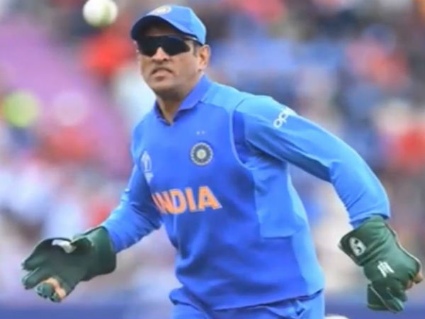 মহেন্দ্র সিং ধোনি