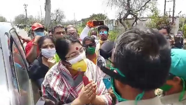 লকেটের অভিযোগ