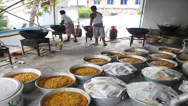 মহিষাদলে সকলের কথা পরিবারের মানবিক উদ্যোগ মহিষাদলে সকলের কথা পরিবারের মানবিক উদ্যোগ