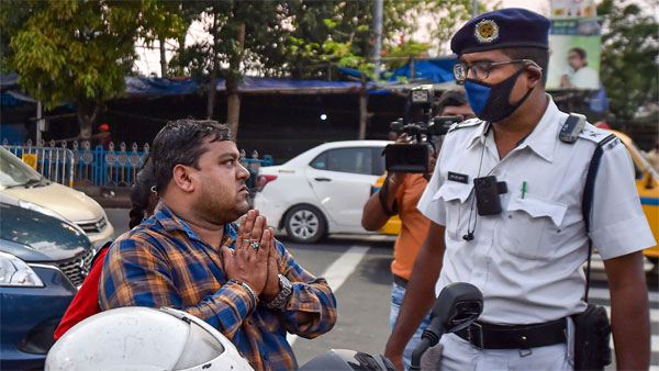 লকডাউনের মেয়াদ বাড়ানোর পথে হাঁটতে পারে রাজ্য লকডাউনের মেয়াদ বাড়ানোর পথে হাঁটতে পারে রাজ্য