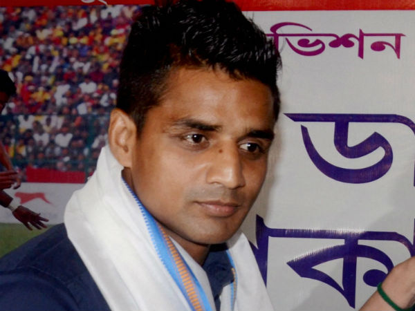 মোহন-ইস্ট ফুটবলারদের সাহায্য মোহন-ইস্ট ফুটবলারদের সাহায্য