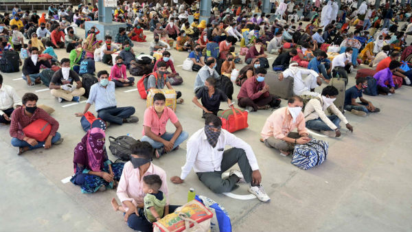 কর্নাটকে বিক্ষোভ বাংলার শ্রমিকদের