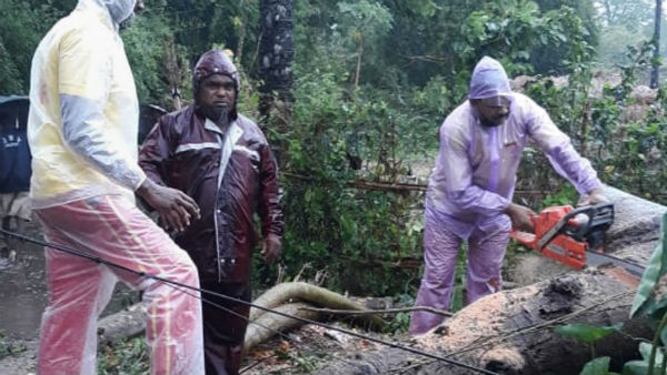 সোশ্যাল ডিসটেন্সিং ও উদ্ধার কাজ সোশ্যাল ডিসটেন্সিং ও উদ্ধার কাজ