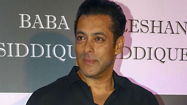 করোনা যুদ্ধে সলমন এবার স্যানিটাইজার বিক্রিতে ব্য়স্ত! পণ্যের দাম জানেন কত করোনা যুদ্ধে সলমন এবার স্যানিটাইজার বিক্রিতে ব্য়স্ত! পণ্যের দাম জানেন কত