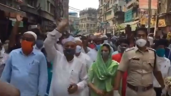 পুলিশকে সঙ্গে নিয়েই লকডাউন ভঙ্গের অভিযোগ
