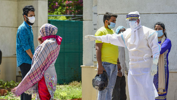 হোস্টেলকে কোভিট সেন্টার করা নিয়ে আন্দোলন