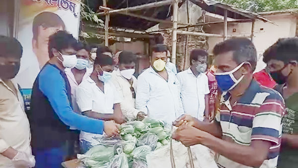 জিরো পয়েন্টে রোগ প্রতিরোধের জন্য বিনামূল্যে ডিম ও সবুজ সব্জি বাজার জিরো পয়েন্টে রোগ প্রতিরোধের জন্য বিনামূল্যে ডিম ও সবুজ সব্জি বাজার