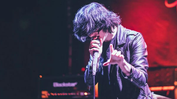 সারেগামার সঙ্গে চুক্তিবদ্ধ