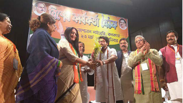 মহিলা মোর্চাকে গুরুত্বের আসনে বসিয়েছেন ‘গ্ল্যামার-গার্ল’রা