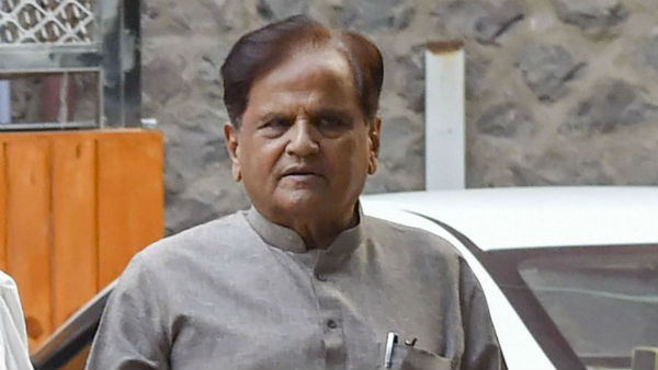 নিয়ম ভঙ্গে এগিয়ে যান প্যাটেল নিয়ম ভঙ্গে এগিয়ে যান প্যাটেল