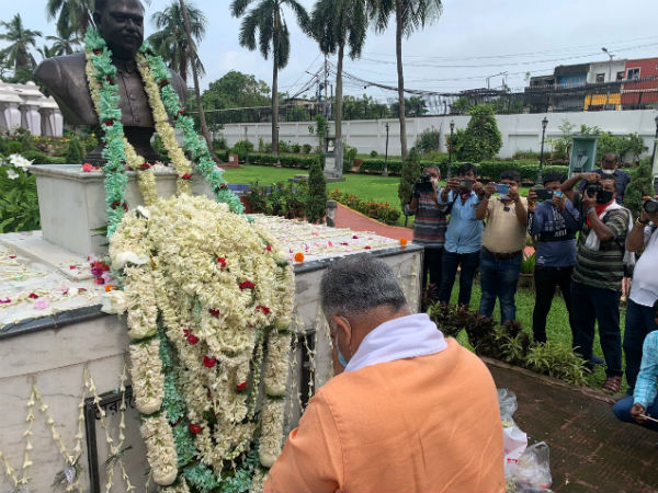 শ্যামাপ্রসাদ মুখোপাধ্যায়ের প্রতি শ্রদ্ধা জ্ঞাপন বিজেপি নেতাদের শ্যামাপ্রসাদ মুখোপাধ্যায়ের প্রতি শ্রদ্ধা জ্ঞাপন বিজেপি নেতাদের