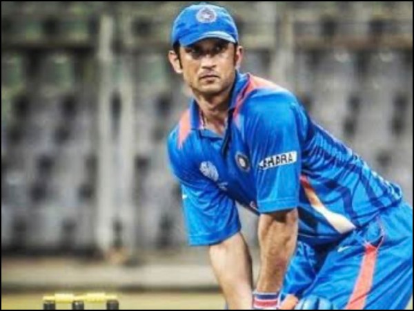 কেন নীরব ধোনি কেন নীরব ধোনি