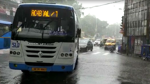 রাস্তায় বাসের সংখ্যা কম রাস্তায় বাসের সংখ্যা কম