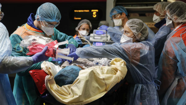 করোনা রোগীদের স্থানান্তর করতে কতটা অসুবিধে হয়েছে? করোনা রোগীদের স্থানান্তর করতে কতটা অসুবিধে হয়েছে?