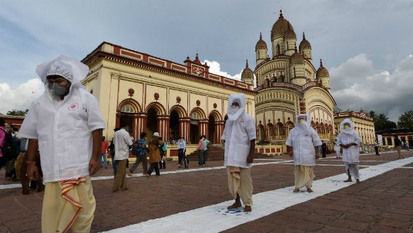 প্রবেশ পথে বিশেষ ব্যবস্থা