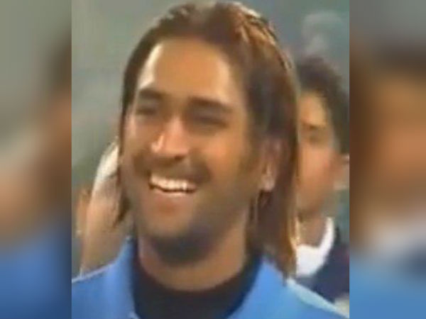 ধোনির চুল নিয়ে সাক্ষীর অভিযোগ ধোনির চুল নিয়ে সাক্ষীর অভিযোগ