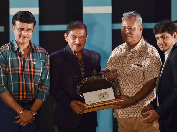 একনজরে কোচিং স্টাফে কারা 