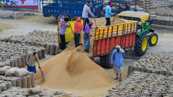৫০০০-র ডাউন পেমেন্টে ট্রাক্টর বিক্রি