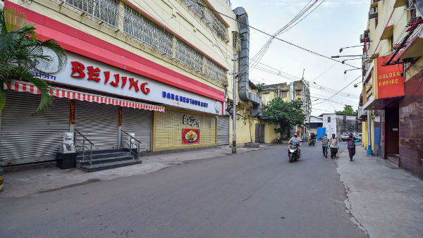 কার্যত একঘরে হয়ে দিন কাটাচ্ছেন ট্যাংরার চিনা বসতির মানুষেরা কার্যত একঘরে হয়ে দিন কাটাচ্ছেন ট্যাংরার চিনা বসতির মানুষেরা