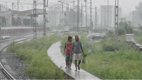  পা রাখল বর্ষা