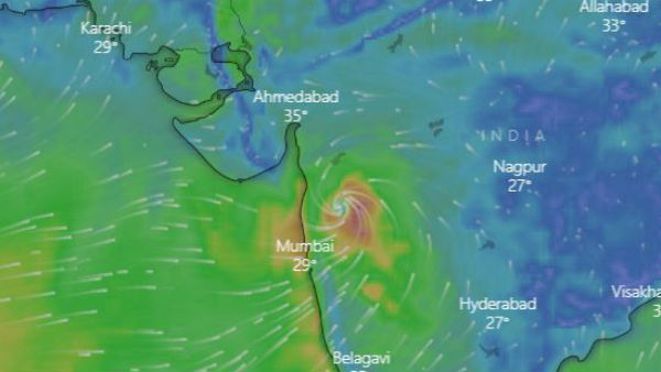 মহারাষ্ট্রের উপকূলে হানা