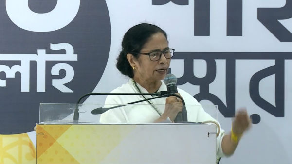 বিজেপি কোথা থেকে এসেছে, প্রশ্ন মমতার