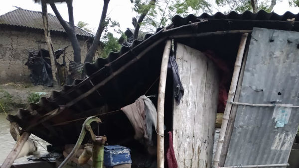 টানা বৃষ্টির জেরে রাস্তাঘাট ক্ষতিগ্রস্ত
