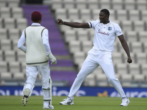 ক্যারিবিয়ান বোলারদের অসহতায় সমর্পণ