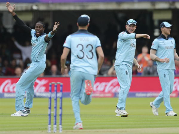 বর্ণবিদ্বেষ নিয়ে তোলপাড় দুনিয়া বর্ণবিদ্বেষ নিয়ে তোলপাড় দুনিয়া