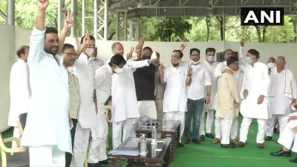 বিধানসভা অধিবেশন ডাকার জন্য উঠে পড়ে লেগেছেন অশোক 