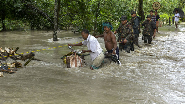 ত্রাণই ভরসা, চলছে কমিউনিটি কিচেনও