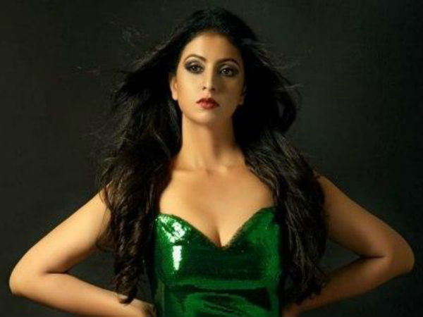 দুজনে দুই পথে দুজনে দুই পথে
