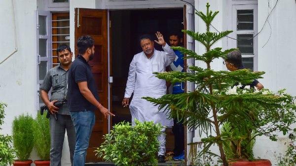 চেনা ছবি হঠাৎ বদলে গিয়েছে চেনা ছবি হঠাৎ বদলে গিয়েছে