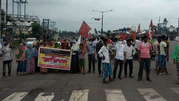 বিদ্যুৎ বিল মকুবের দাবিতে