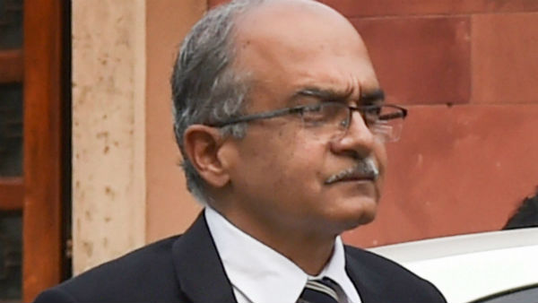 প্রশান্ত ভূষণের পাশে দাঁড়িয়ে বিবৃতি প্রকাশ সমাজের ১৩১ জন বিশিষ্টজনের