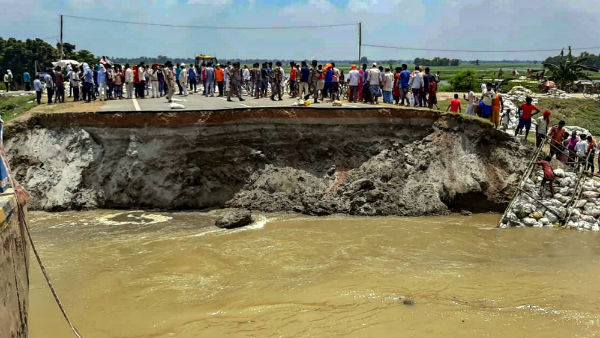  বিপদসীমার উপর দিয়ে বইছে রাজ্যের অসংখ্য নদী