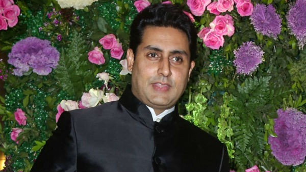 অভিষেক বচ্চন মনোবিদের চরিত্রে অভিষেক বচ্চন মনোবিদের চরিত্রে