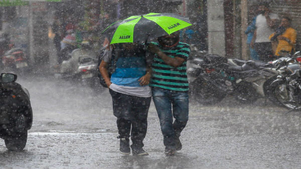 ফের হিমালয়ের পাদদেশে মৌসুমী অক্ষরেখা