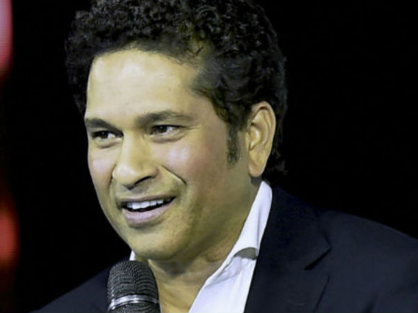 ক্রিকেটে চোখ সচিন