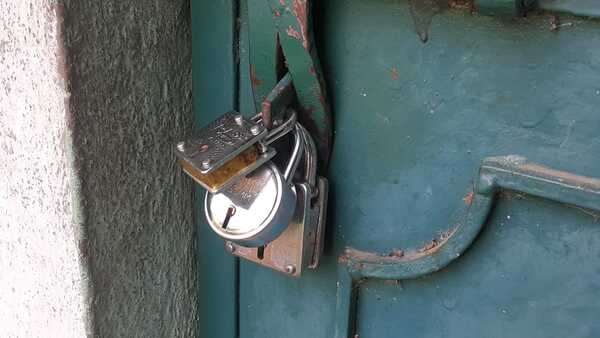 তৃণমূলের অফিসে ৩ তালা তৃণমূলের অফিসে ৩ তালা