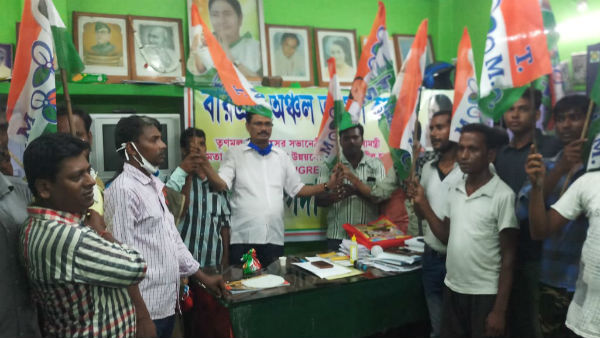 তৃণমূলের পতাকা হাতে তুলে নিলেন বিজেপিকর্মীরা