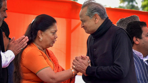 গেহলটকে সাহায্য করেছেন বসুন্ধরা? গেহলটকে সাহায্য করেছেন বসুন্ধরা?