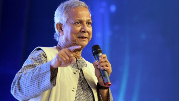 গ্রামীণ ব্যাঙ্ক প্রতিষ্ঠার জন্য নোবেল পুরষ্কার জেতেন ইউনুস