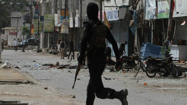 অভিযানে ৬ জনকে গ্রেফতার করে পুলিশ অভিযানে ৬ জনকে গ্রেফতার করে পুলিশ