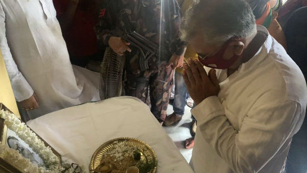 মূর্তি তৈরির জন্য ভিত্তিপ্রস্তর স্থাপন মূর্তি তৈরির জন্য ভিত্তিপ্রস্তর স্থাপন