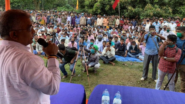 যাঁরা মঞ্চের নিচে ছিলেন, মানেননি স্বাস্থ্য বিধি যাঁরা মঞ্চের নিচে ছিলেন, মানেননি স্বাস্থ্য বিধি